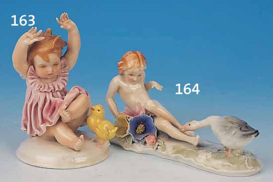 PORZELLANFIGUR, ENS, VOLKSTEDT, 50ER JAHRE, H. 14 CM, MäDCHEN MIT KüCKEN