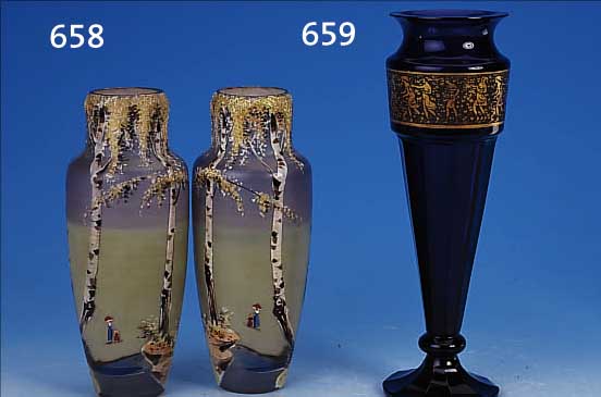 VASE, MOSER, UM 1915/20, SIGN., AMETYSTFARBENES GLAS, FACETTIERT, UMLAUFENDER GEäTZTER FRIES VON ALLEGOR. SZENEN, H. 28.5 CM