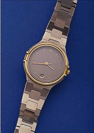 MILUS DAMENARMBANDUHR, REF.-832/002, SCHWEIZ UM 1994, TITANBAND, UNSICHTB. FALT- SCHL., SAPHIRFLACHGLAS, LüNETTE HART VERG., ...