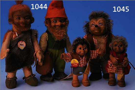 KONVOLUT AUS 3 TEILEN STEIFF, 50ER-70ER J., BEST AUS: NEANDER, H. 19 CM; 2 ZWERGE (1 X PUCKI), H. 18 CM, 2 X MIT KNOPF, FAHNE U. ...