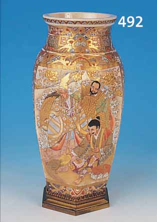 VASE, SATSUMA TOKIYO, UM 1890, STEINZEUG, REICHE BEMALUNG IM SOG. GOLDBROKATSTIL, UM- LAUFENDER DEKOR VON SAMURAI IN FAMILIE, FüR DEN EUROP. ...