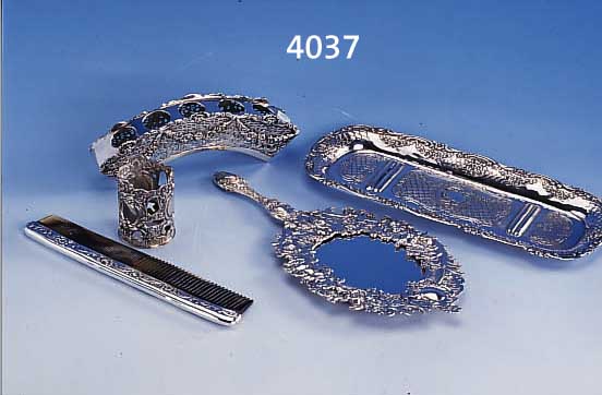 KONVOLUT IN 800 BZW. 835ER SILBER, REICH FLORAL VERZIERT, BEST. AUS: STIFTEAB- LAGE, L. CA. 24 CM, HANDSPIEGEL MIT PUTTI- DEKOR, L. ...
