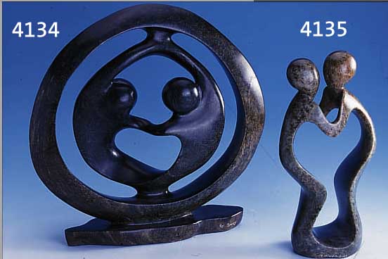 SKULPTUR AUS SERPENTINGESTEIN, SIGN. CHINEMBIRI, BILDHAUERARBEIT AUS ZIMBABWE, GRüN-BRAUNES SERPETINGESTEIN, ...