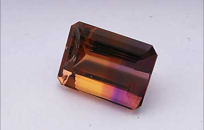 LOSER AMETRIN IM SMARAGD-SCHLIFF CA. 60.85 CT