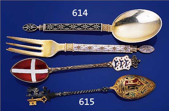 4 SAMMELLöFFEL, Z.T. EMAILLIERT, DEUTSCH UM 1900, SILBER Z.T. VERGOLDET, SEHR AUF- WENDIG, 2 X DäNEMARK, 1 X IN CHAMPSLEVE- TECHNIK ...
