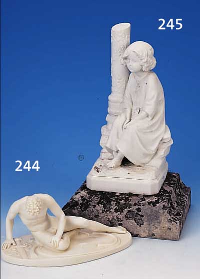 PORZELLANSKULPTUR, DEUTSCH UM 1900, 12 X 24 CM, STERBENDER GALLIER, BISKUIT