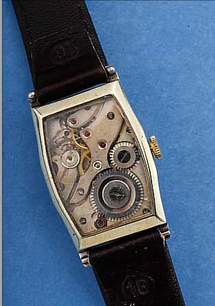 POUW HERRENARMBANDUHR, DEUTSCHL. UM 1940, METALL VERN., REG.- TANGULERFORM, BEIDSEITIG VERGL., BOD. AUFGEDR., 2 FARBIG VERS. BLATT, FORMANKERW., ...
