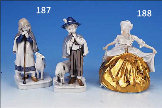 PORZELLANSKULPTUR, ROSENTHAL, ANFANG 40ER JAHRE, H. 17 CM, EMPIRETäNZERIN, BEMALT, GOLDSTAFFAGE AM KLEID L. ...