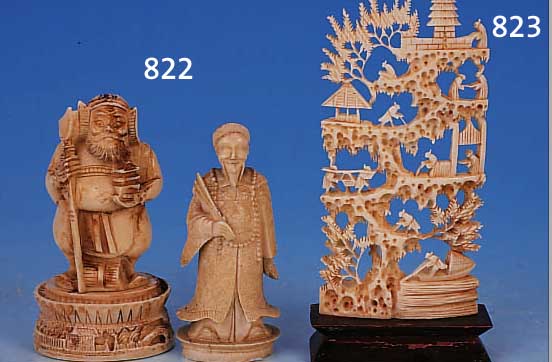 ELFENBEINRELIEF, CHINA, CA. 30ER JAHRE, SEHR FEINE SCHNITZEREI, LEBENSBAUM MIT REICHERPERSONENSTAFFAGE, AUF HOLZSOCKEL, H. CA. 14.5 CM