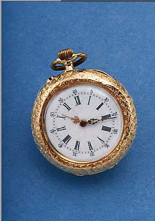 DAMENTASCHEN/ANHäNGEUHR, SCHWEIZ/DEUTSCHL. UM 1908, ROSE-G 585/000, RUNDUMGRAV., MONO- GRAMMSPIEGEL FREI, EMAILBL. FEIN HAARRISSIG, METALLCUV., ...