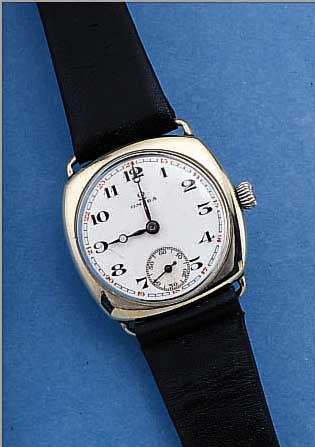 OMEGA HERRENARMBANDUHR, SCHWEIZ UM 1929, NICKEL, BODEN U. GLASR. AUFGEDR., ORIG. EMAIL-BLATT VEINHAARR./SIGNIERT, AUSSEN ROT 13-24, 15 ST., ...