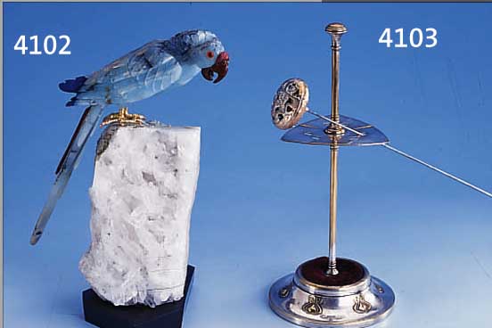 SKULPTUR: PAPAGEI, VOLLPLASTISCH GRAVIERT AUS ANDENOPAL, SCHöNES DURCHSCHEINENDES MATERIAL, BäCKCHEN, NASE UND SCHNABEL AUS VERSCH. ...