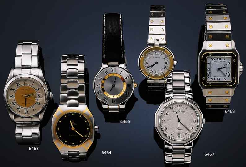 CARTIER HERRENARMBANDUHR SANTOS AUTOMATIK, SCHWEIZ UM 1982, EDELST. EINSCHALENAUSFüHRUNG,EDELST.-BAND, SCHRAUBLüN. SOWIE 4 KöPFE DER BANDGL. ...