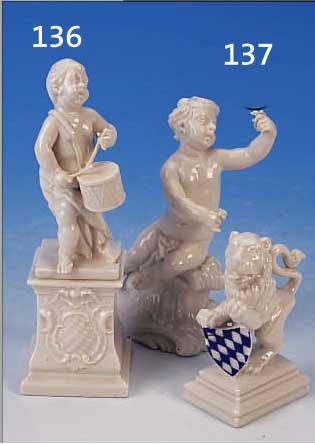 KONVOLUT ZWEI PORZELLANFIGUREN, 1 X FRANKEN-THAL, AUSFORMUNG NYMPHENBURG, PUTTO MIT BLU- MEN AUF ROCAILLENSOCKEL, H. 13 CM; 1 X NYM- PHENBURG, ...