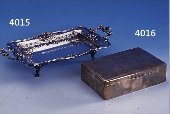 ANBIETSCHALE AUF 4 FüßEN, DEUTSCH UM 1900, WILKENS, 800ER SILBER, GRAV., CA. 540 G, FLORALER DEKOR, MIN. GEBR.-SP., CA. 34 X 19.5 CM, 2 ...