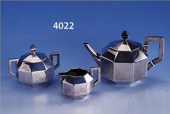 3-TLG. TEESERVICE, 800ER SILBER, DEUTSCH, DEYLE SCHWäBISCH GMüND FüR LIPP, UM 1905, BEST. AUS TEEKANNE, SAHNEGIEßER UND ZUCKER- DOSE MIT ...