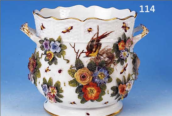 CACHE-POT, SAMSON, PARIS, UM 1870/80, PORZELLAN, REICHE BUNTE BEMALUNG, QUALITäT- VOLLE DARST. VON VöGELN BEI IHREM NEST MIT GELEGE UND ...