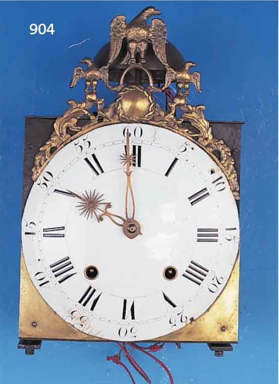 FRÜHE COMTOISE, FRANKREICH 1795-1806, MES- SINGGUßBEKRÖNUNG, UNGEKRÖNTER ADLER ÜBER LEE- REM MEDALLION (DIRECTOIRE) IM GIEBEL, UNTERER ...