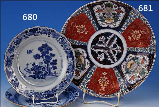 ZIERTELLER, JAPAN, 2. H. 19. JH., PORZELLAN,SCHöNE BUNTE BEMALUNG IN VORWIEGEND EISENROT U. KOBALTBLAU VERWASCHEN, STIL. BLUMENDEKOR U. ...