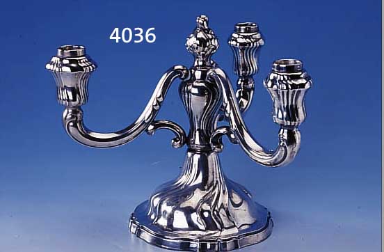 3-ARMIGER KERZENLEUCHTER, DEUTSCH UM 1935/40, 800ER SILBER, GUTH SCHWäBISCH GMüND, SILBERTOTAL 570 G, H CA. 18.5 CM, FUß GEFüLLT