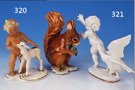 PORZELLANFIGUR, SCHAUBACH, 30ER J., MIT HUMMELMARKE, KLEINES KIND MIT LäMMCHEN, Z. T. BISKUITPORZELLAN, BUNT BEMALT, GOLDSTAFFAGE, H. 15,5 CM, ...