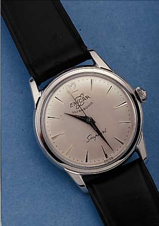 ENICAR HERRENARMBANDUHR SEAPEARL-ULTRA SONIC, SCHWEIZ UM 1964, EDELSTAHL, PATENT. BODEN M. BAJONETTVERSCHL., BEI FERTIGSTELLUNG WAS- SERD., ...