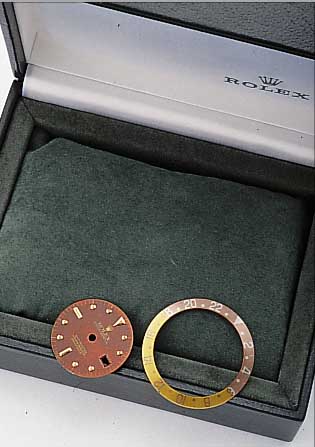 KONVOLUT: ROLEX ORIG. ETUI, ZIFFERBLATT U. LüNETTENEINLAGE VON GMT-MASTER, WOHL BEIM SERVICE GEWECHSELT