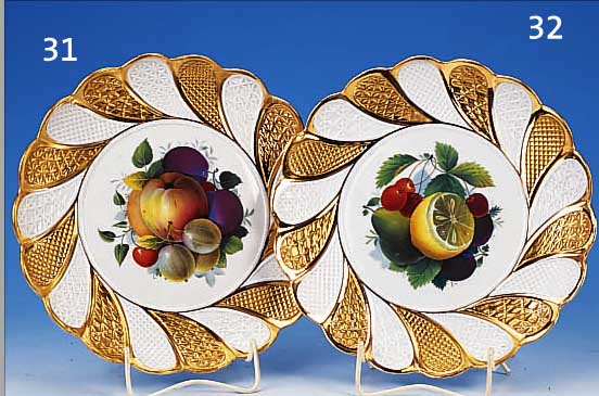 ZIERTELLER, MEISSEN, UM 1870, 1. WAHL, PORZELLAN, RELIEFIERTER TEILVERGOLDETER RAND, MITTIG BUNT BEMALTES OBSTBOUQUET, D. CA. 28 CM