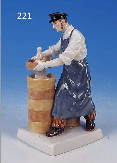 PORZELLANFIGUR, MEISSEN, 20. JH., 1. WAHL, PORZELLANAUSFORMER, BUNT BEMALT, H. CA. 16 CM