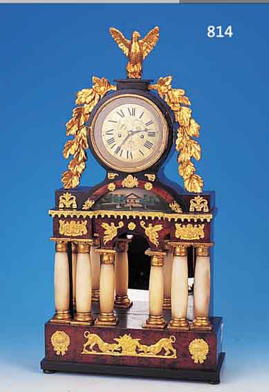 EMPIRE-UHR, WOHL WIEN/PRAG, UM 1820/1830, VERSCHIEDENE HöLZER, REICH MIT ZEITTYP. MESSINGAPPLIKATIONEN BESETZT (FIGUREN, ROCAILLEN, ...