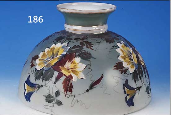 MILCHGLASSCHIRM, FRIESLAND, UM 1890, FüR EINE DECKENPETROLEUMLAMPE, BUNT FLORAL BEMALT, LEICHT BERIEBEN, H. CA. 23.5 CM, D. CA. 35 CM