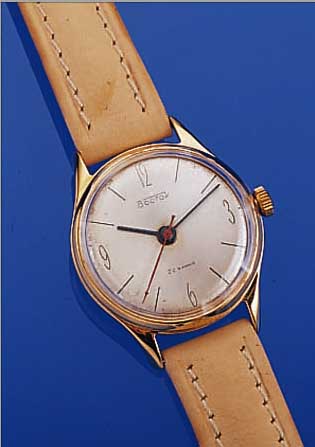 WOSTOK HERRENARMBANDUHR, SOWJETUNION UM 1960, METALL VERG., EDELSTAHLBOD. GESCHR., AUSSER LEDERB. ORIG. ZUSTAND, 22 ST., RUND- ANKERW., ...