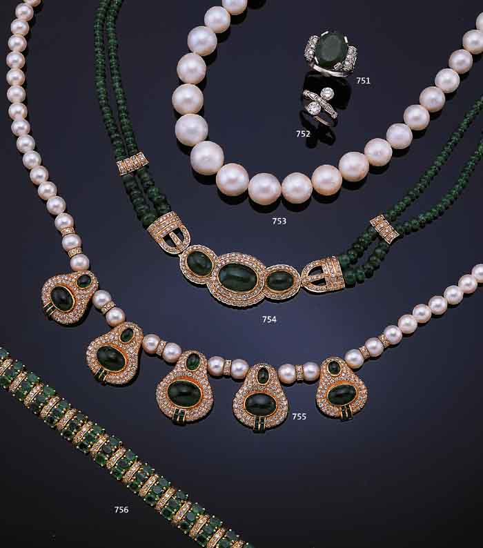 SMARAGD-BRILL.-ARMBAND, GG 750/000, 66 FEINE OVALF. SMARAGD ZUS. CA. 23,8 CT, 110 BRILL. ZUS. CA. 3,71 CT WEIß/VSI-SI. LäNGE 18,5 CM.