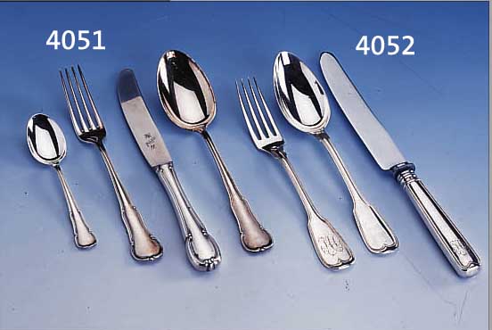 36-TEIL. BESTECK, 800 ER SILBER UM 1890, AUGSBURGERFADEN, TEILWEISE MIT MONOGRAMM, BEST AUS: 12 GABELN, 12 MESSERN, 12 LöFFEL, 1 LöFFEL ...