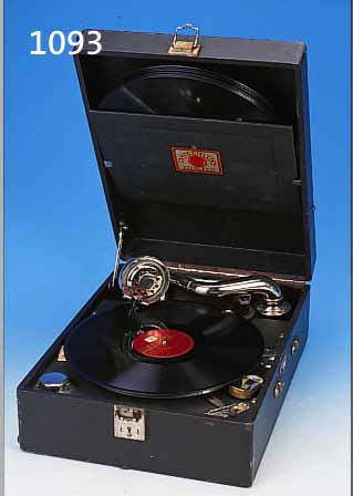 KOFFERGRAMMOHPON, POLYPHON, 20/30ER JAHRE, , TECHN. GUTER ZUSTAND, TRAGEGRIFF FEHLT, DAZU NADELDOSE UND 10 KLEINKUNST- ...