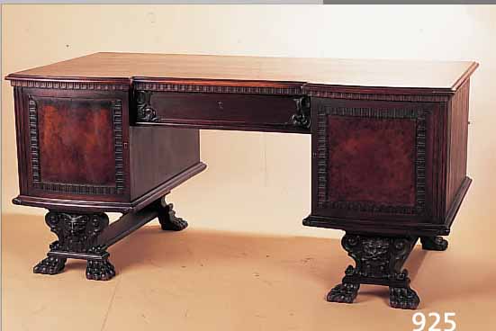 SCHREIBTISCH, DEUTSCH UM 1920, EICHE- UND NUßBAUMFURNIER, Z.T. MASSIV, KASSETTEN MIT WURZELFURNIER, RENNAISSANCE- STIL, ...