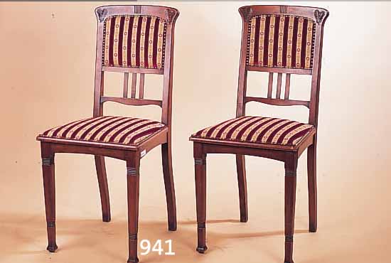 VIER STüHLE, DEUTSCH, UM 1900, BUCHE NUßBAUMFARBEN, ALTERS- UND GEBRAUCHSSCHäDEN, H. 95, SH: 49 CM