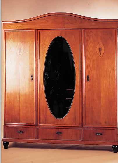 KLEIDERSCHRANK, DEUTSCH, UM 1915/20, KIRSCHBAUMFURNIER, ZWEI TüREN MIT FLORALEN INTARSIENBILDERN, OVALER SPIEGEL, ...