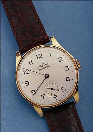 VULCAIN HERRENARMBANDUHR, SCHWEIZ UM 1935, GG 750/000, SCHARNIERBODEN, METALLCUV., BLATT REST., BEZ. CHRONOMETRE, 15 ST., HANDAUFZUG, SCHR.-UNR., ...