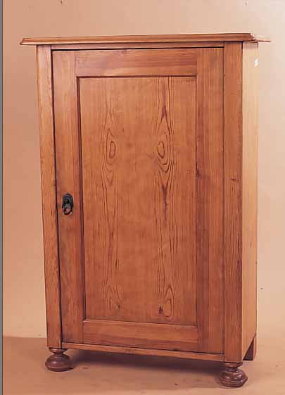 KLEINER SCHRANK, DT., UM 1900, WEICHHOLZ, 1-TüRIG, 2 EINLEGEBöDEN, FüßE U. PLATTE SEK., ALTERBED. GEBRAUCHSSPUREN, CA.: 101X69X34 CM