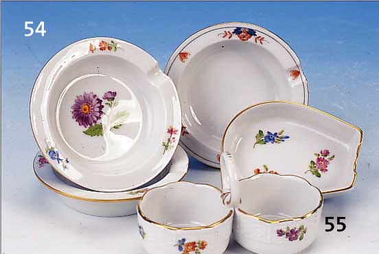VIER ASCHENBECHER, MEISSEN, 2. HäLFTE 20. JH., PORZELLAN, D. 9 CM BZW. L.8 CM, VERSCH. DEKORE