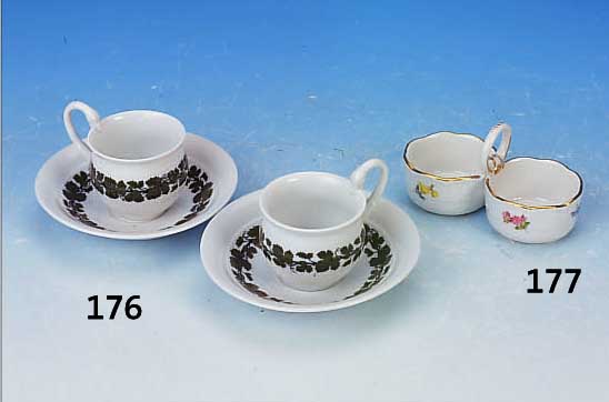 GEWÜRZSCHÄLCHEN, MEISSEN, 2. HÄLFTE 20. JH. PORZELLAN, STREUBLÜMCHENDEKOR, GOLDRAND, 6 X 9 CM