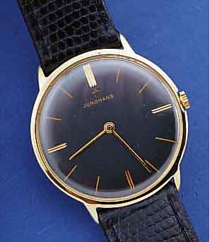JUNGHANS HERRENARMBANDUHR, REF.-NR. 52349, DEUTSCHL./SCHWEIZ UM 1970, GG 585/000, BODEN GEDR., WERK VERG., HANDAUFZUGKAL. 50, BASIS- KAL. AS ...