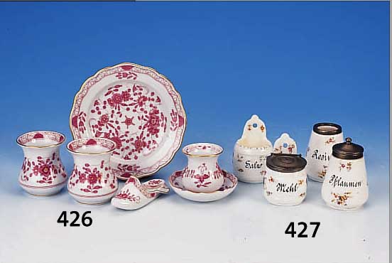 6 PORZELLANTEILE, MEISSEN, 2. HäLFTE 20. JH., DREI KL. VäSCHEN, EIN GLüCKS- SCHUH, EIN TELLER, 1 KL. SCHäL- CHEN, D. ...