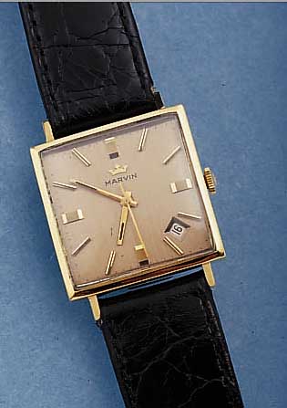 MARVIN HERRENARMBANDUHR, SCHWEIZ UM 1965, GG 750/000, CARREE-GEH., MAßE üBER DIE FLäCHENCA. 28 X 28 MM, BODEN GEDR., RUNDANKERW., 17 ST., ...