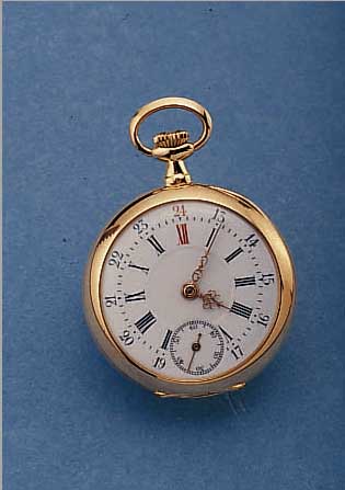 DAMENTASCHENUHR, SCHWEIZ UM 1910, RG 750/000BODEN VERSCHL. SCHMUCKMONOGR. AM, PERF. EMAIL-BL. M. ROTER 12 U. 24, KL. SEK. VERT., GOLD- CUV. M. ...