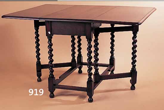 KLAPPTISCH, ENGLAND, UM 1900, EICHE MASSIV, MAHAGONIFARB. GEBEIZT, GEDRECHSELTE BEINE, CA. ALTERSBEDINGTE GEBRAUCHSSPUREN, CA. 73 X 91 X 120 CM