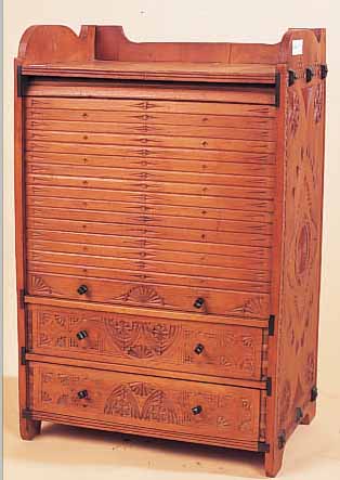 MODELLSCHRäNKCHEN, UM 1900, BUCHE MASSIV, MIT FLACHSCHNITZEREI, MIT 2 SCHüBEN (JE 2 KLEINE LEISTEN FEHLEN) UND ROLLTüR, FLACH- ...