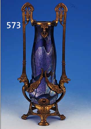 VASE, ÖSTERREICH, PALLME-KöNIG, UM 1900, VIOLETTES GLAS MIT BUNTEN AUFSCHMELZUNGEN, MEHRFACH LüSTRIERT, BRONZEPATINIERTE METALL- ...