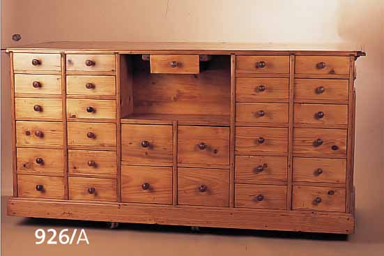 VERKAUFSTHEKE, DEUTSCH, UM 1880, WEICHHOLZ, 29. SCHUBLADEN, ALLE SCHUBLADEN- LäUFE RESTAURIERT, RüCKSEITIG M. DREI VER- GLASTEN ...